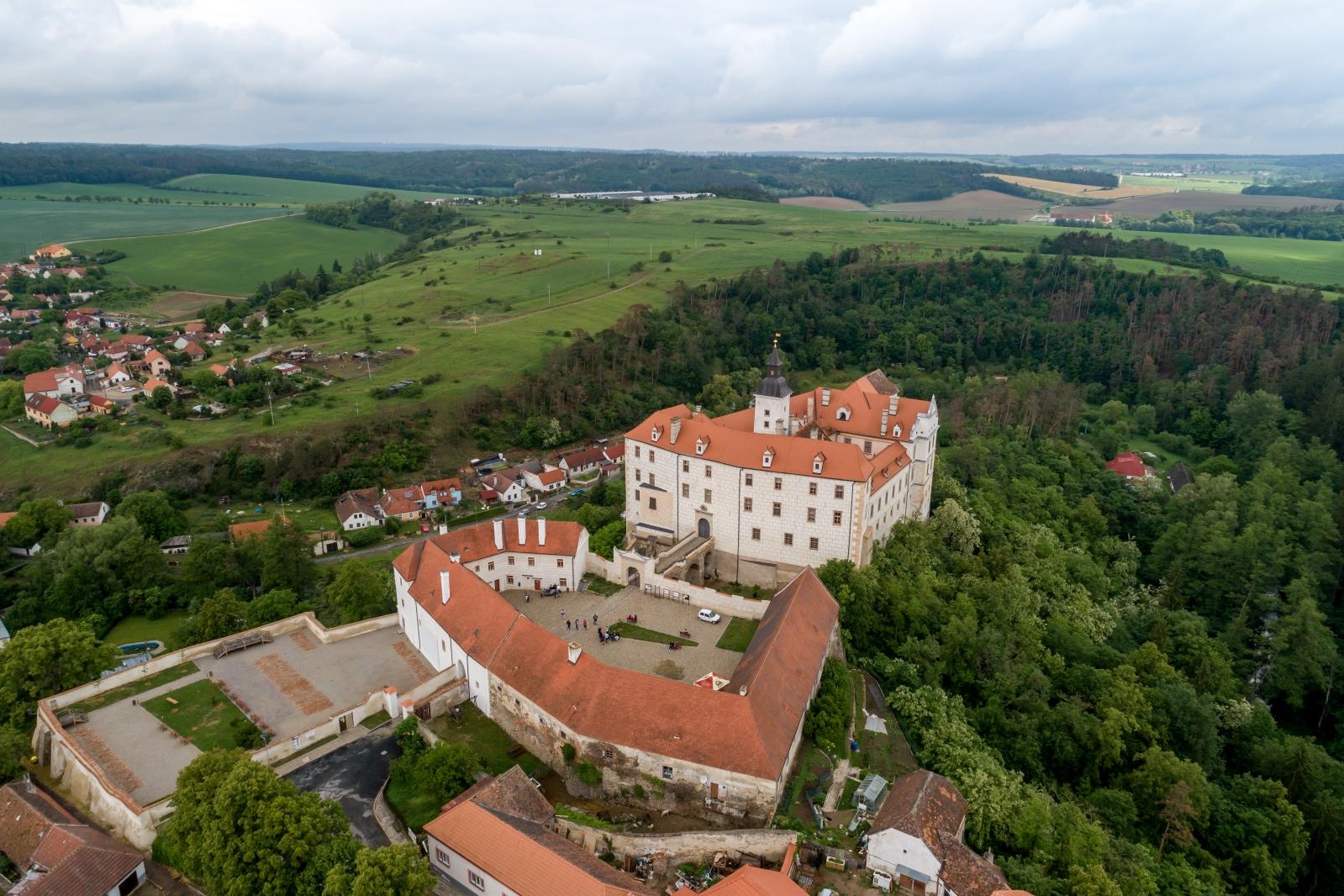 Jevišovice 9 km